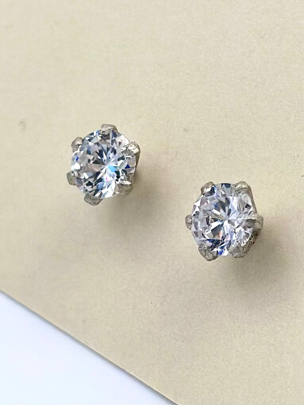 Zircon studded, solitaire style basic studs in sterling silver