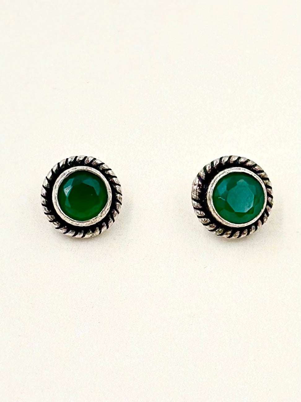 Oxidised, emerald studded, round, sterling silver studs
