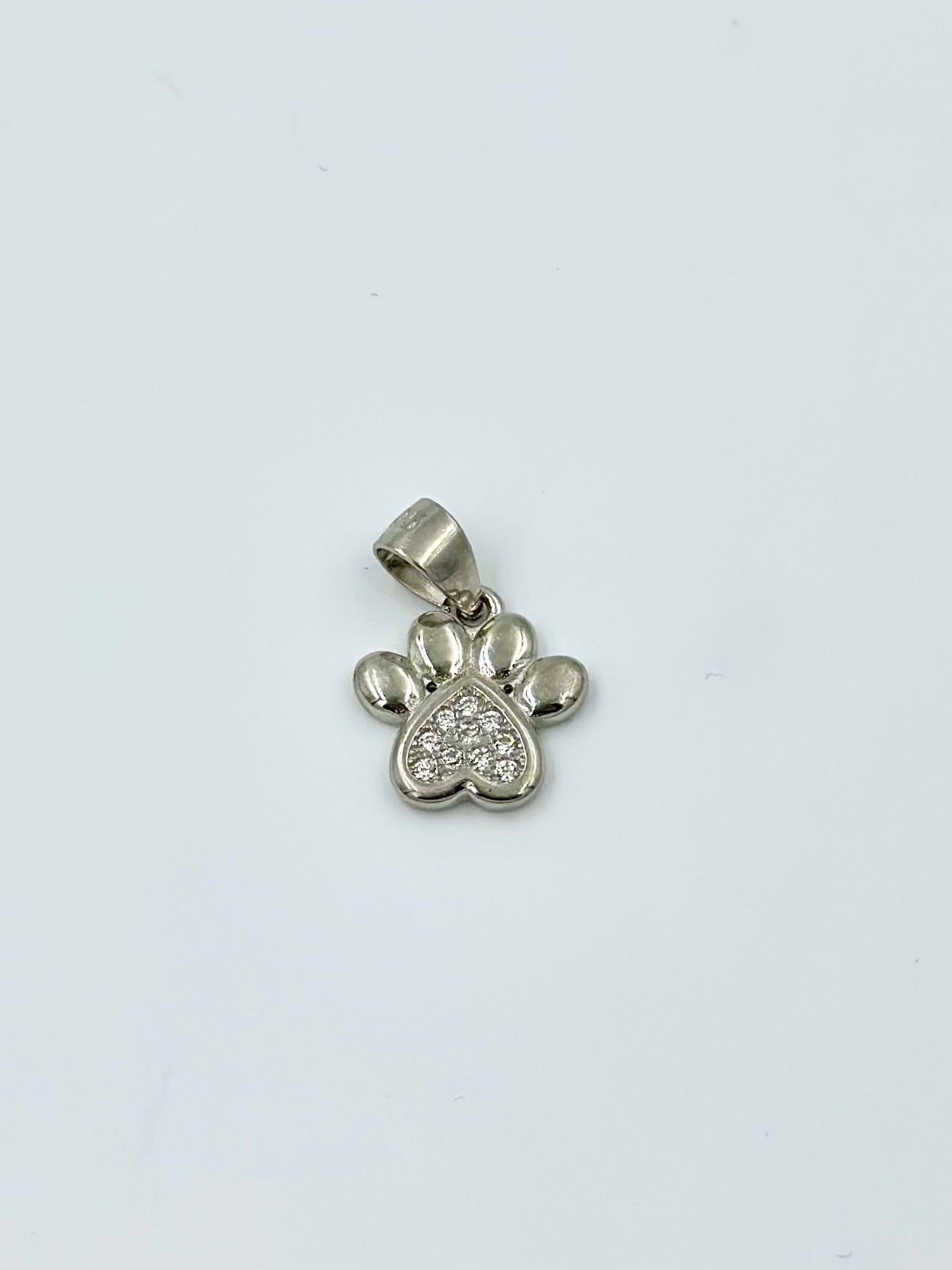 Zircon studded sterling silver pendant