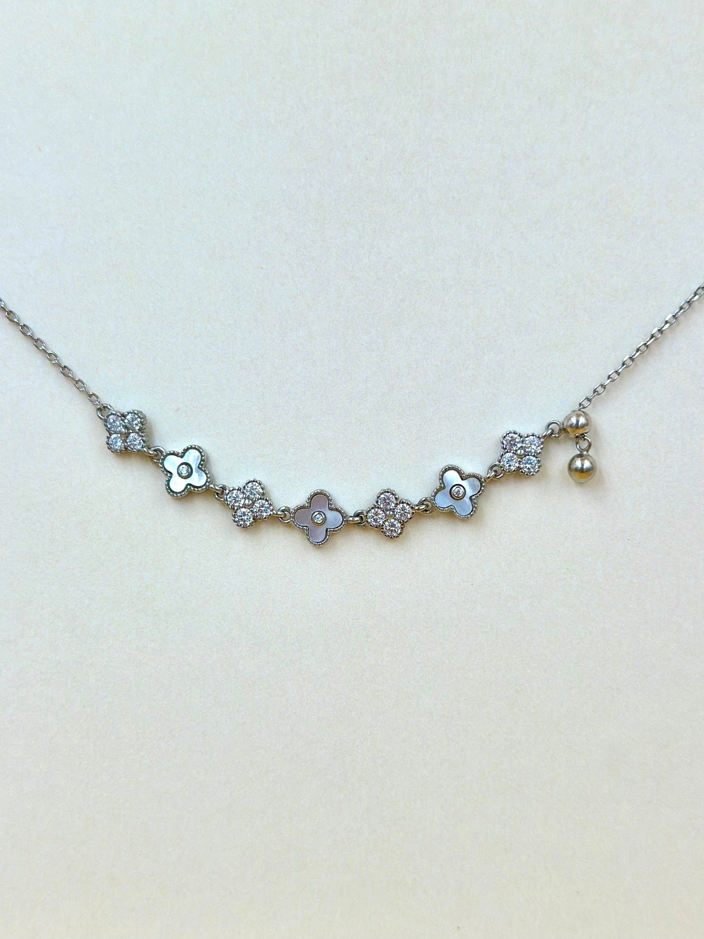 Zircon studded, flower shaped sterling silver pendant chain