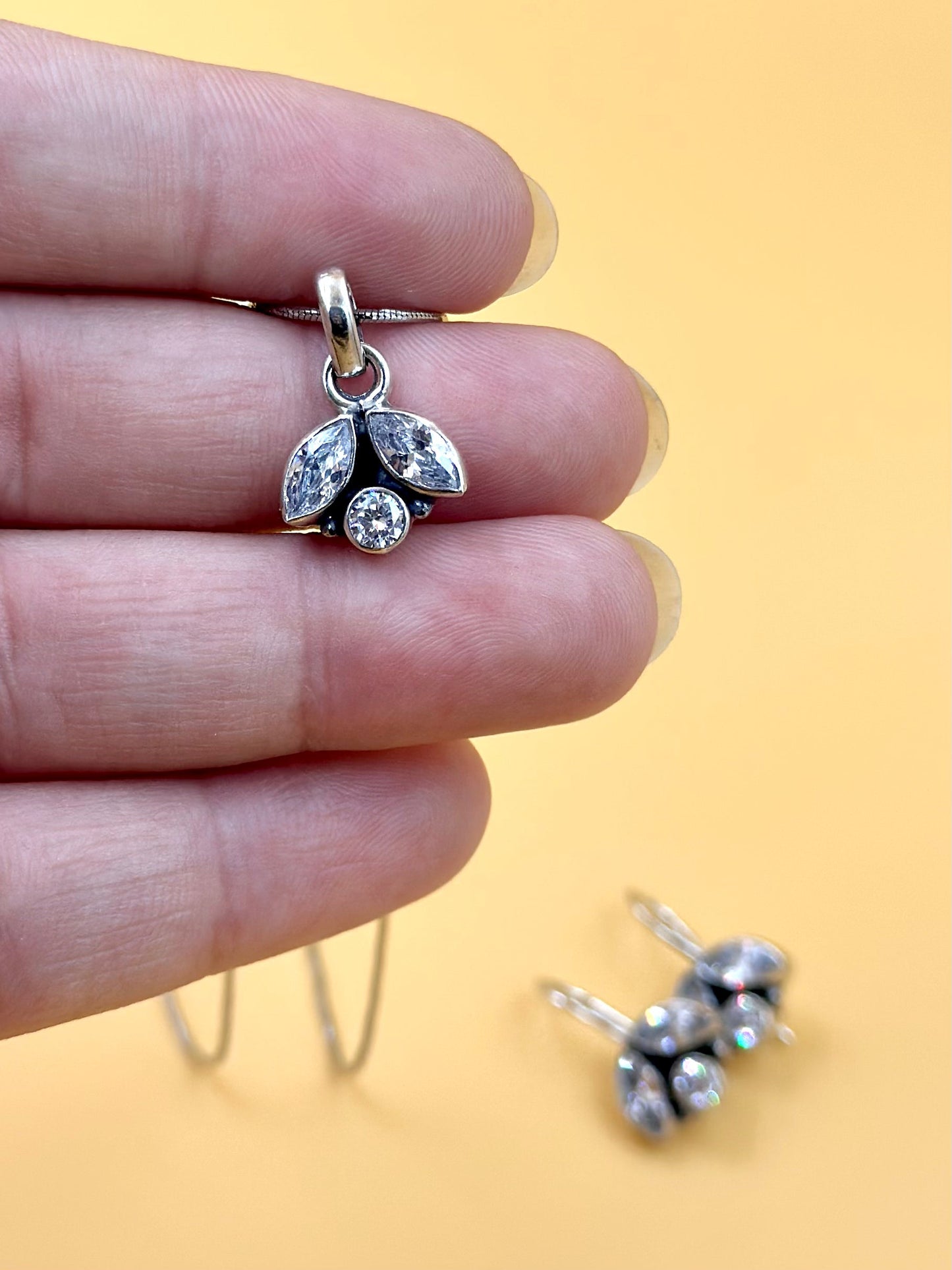 Zircon studded, leaf shaped sterling silver pendant set