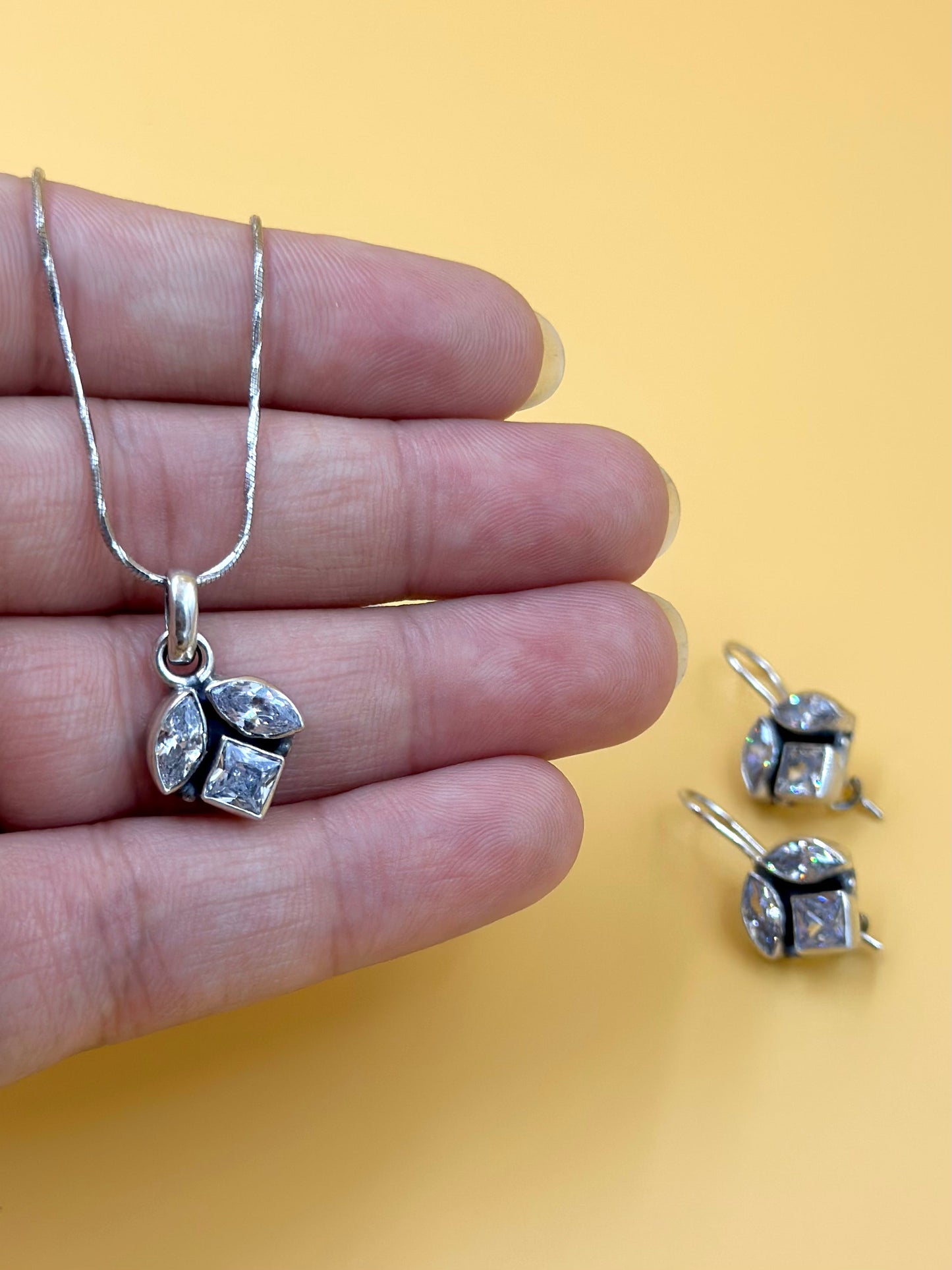 Zircon studded, leaf shaped sterling silver pendant set