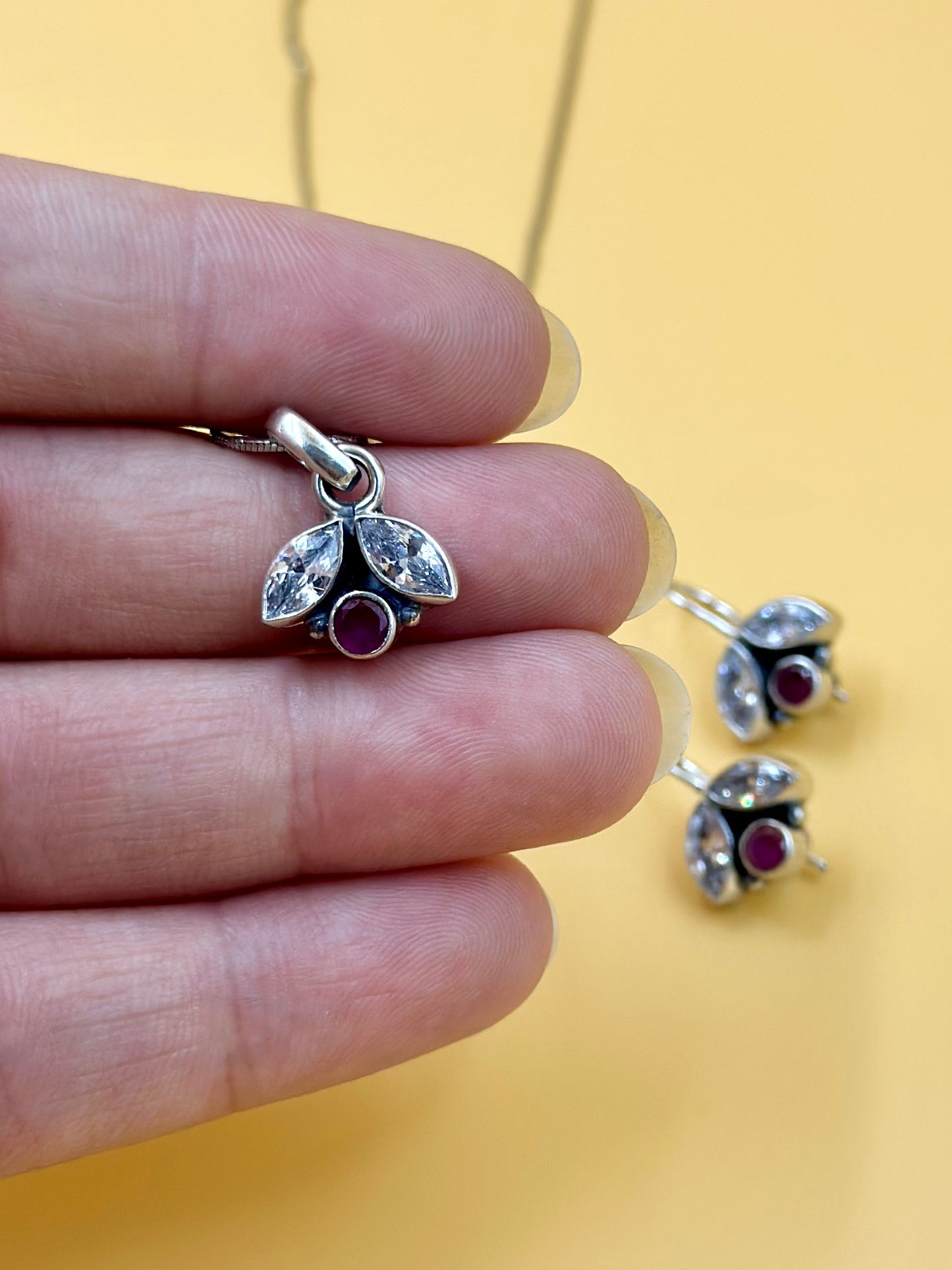 Zircon and stone studded, leaf shaped sterling silver pendant set