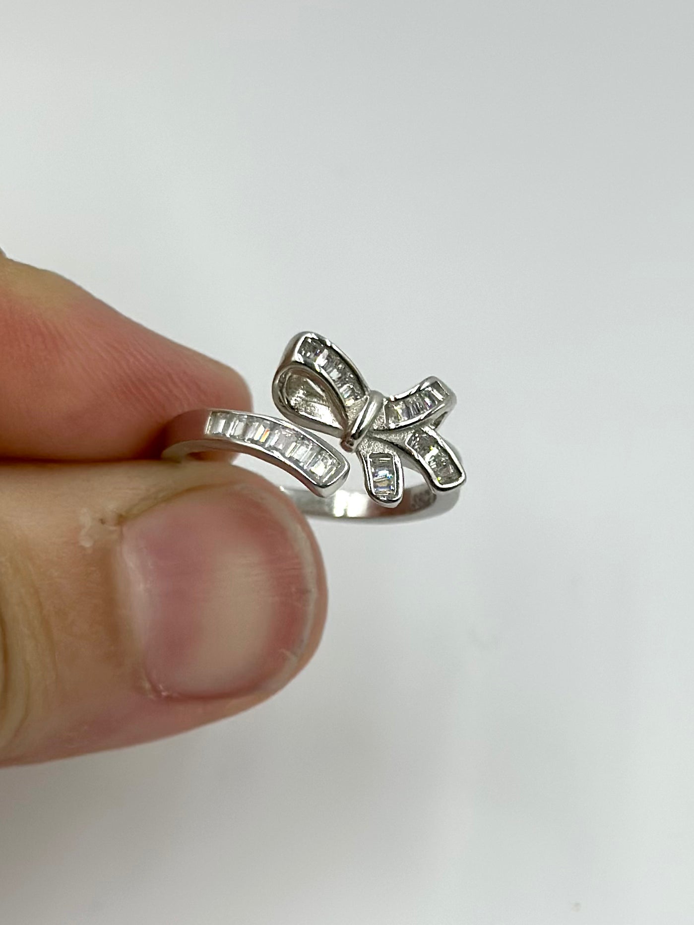 Zircon shaped, ribbon shaped sterling silver artisanal ring