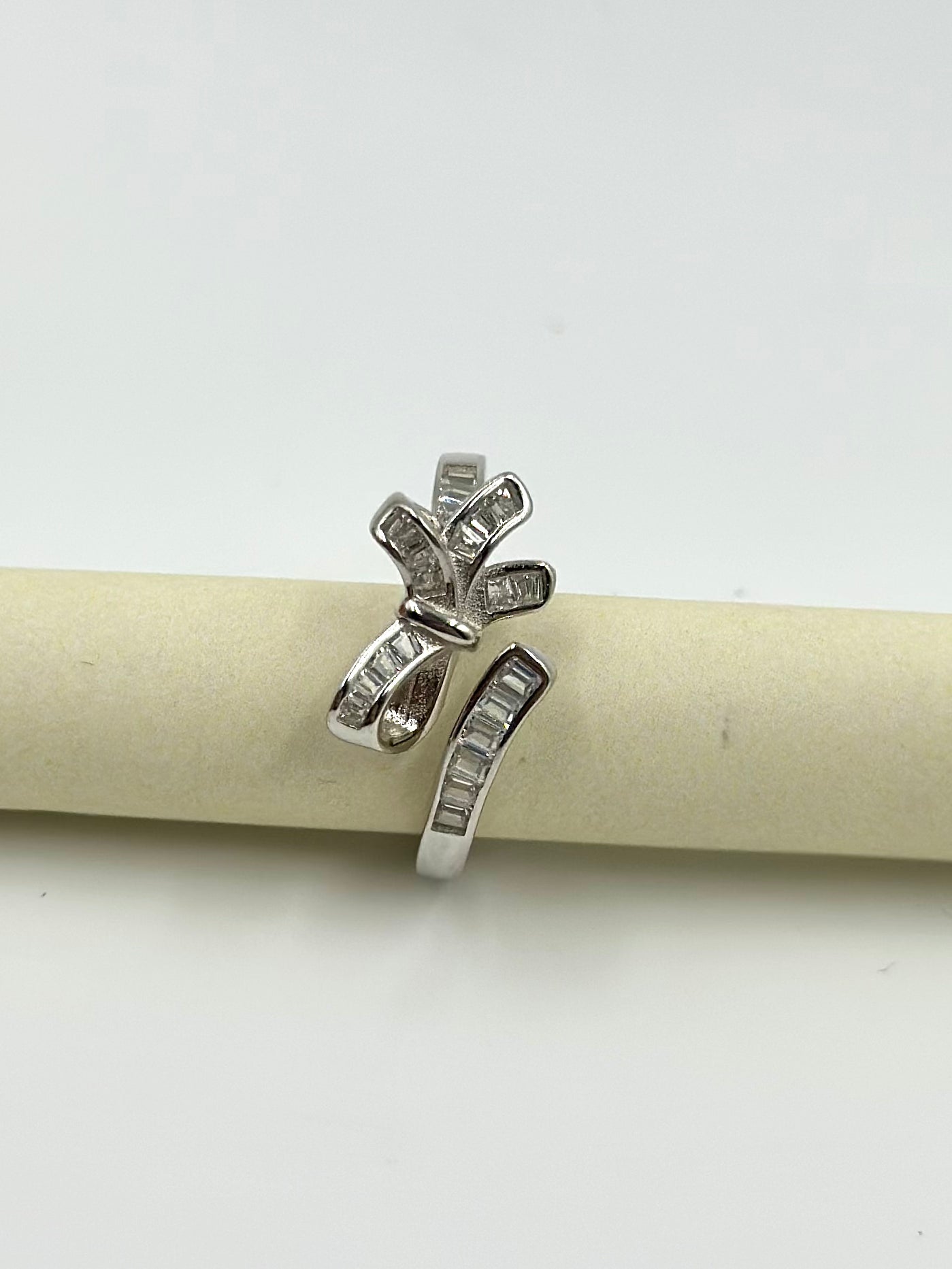 Zircon shaped, ribbon shaped sterling silver artisanal ring