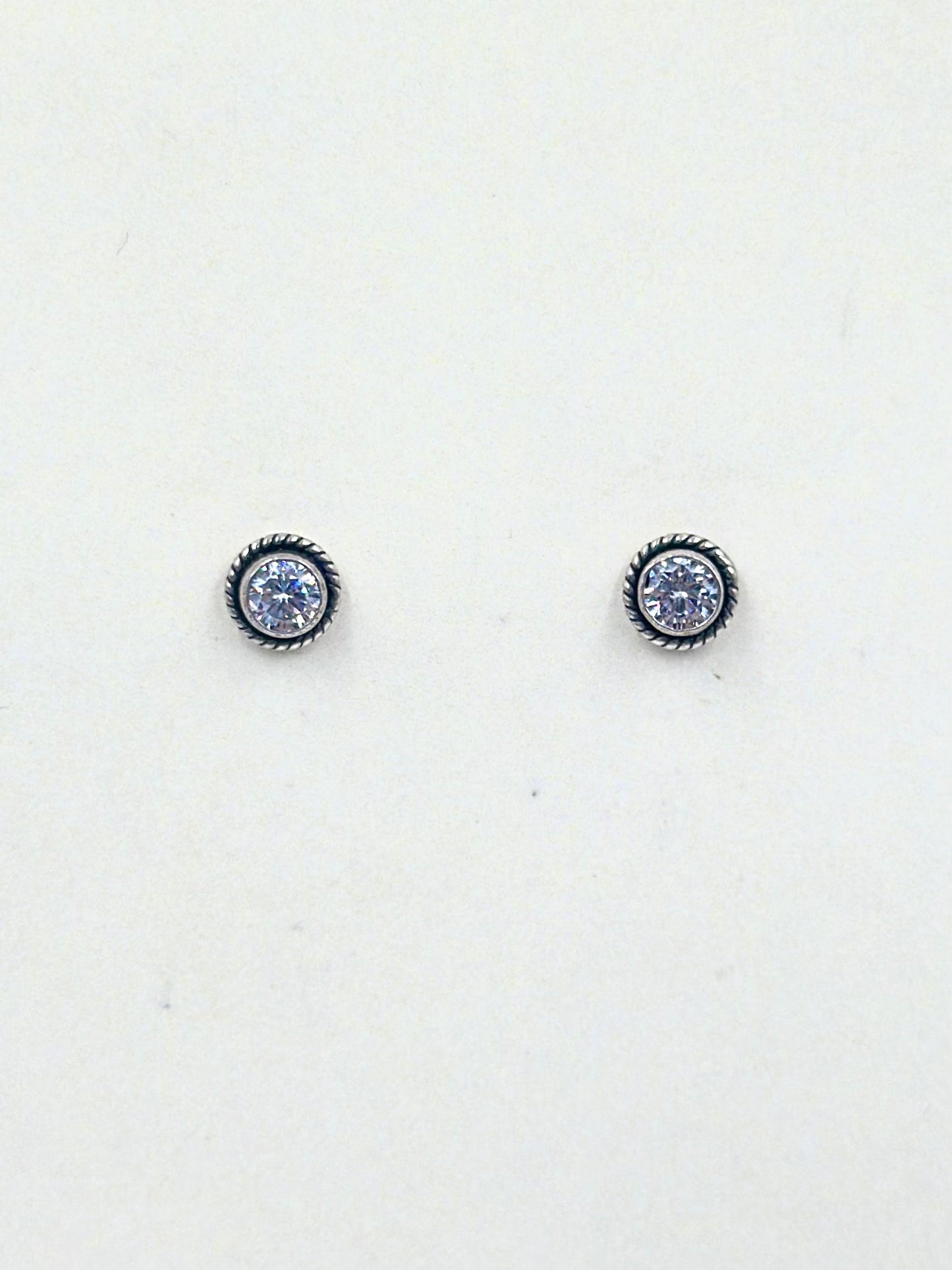 Oxidised, emerald studded, round, sterling silver studs