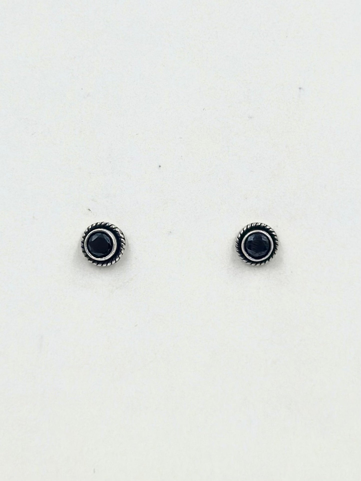 Oxidised, emerald studded, round, sterling silver studs