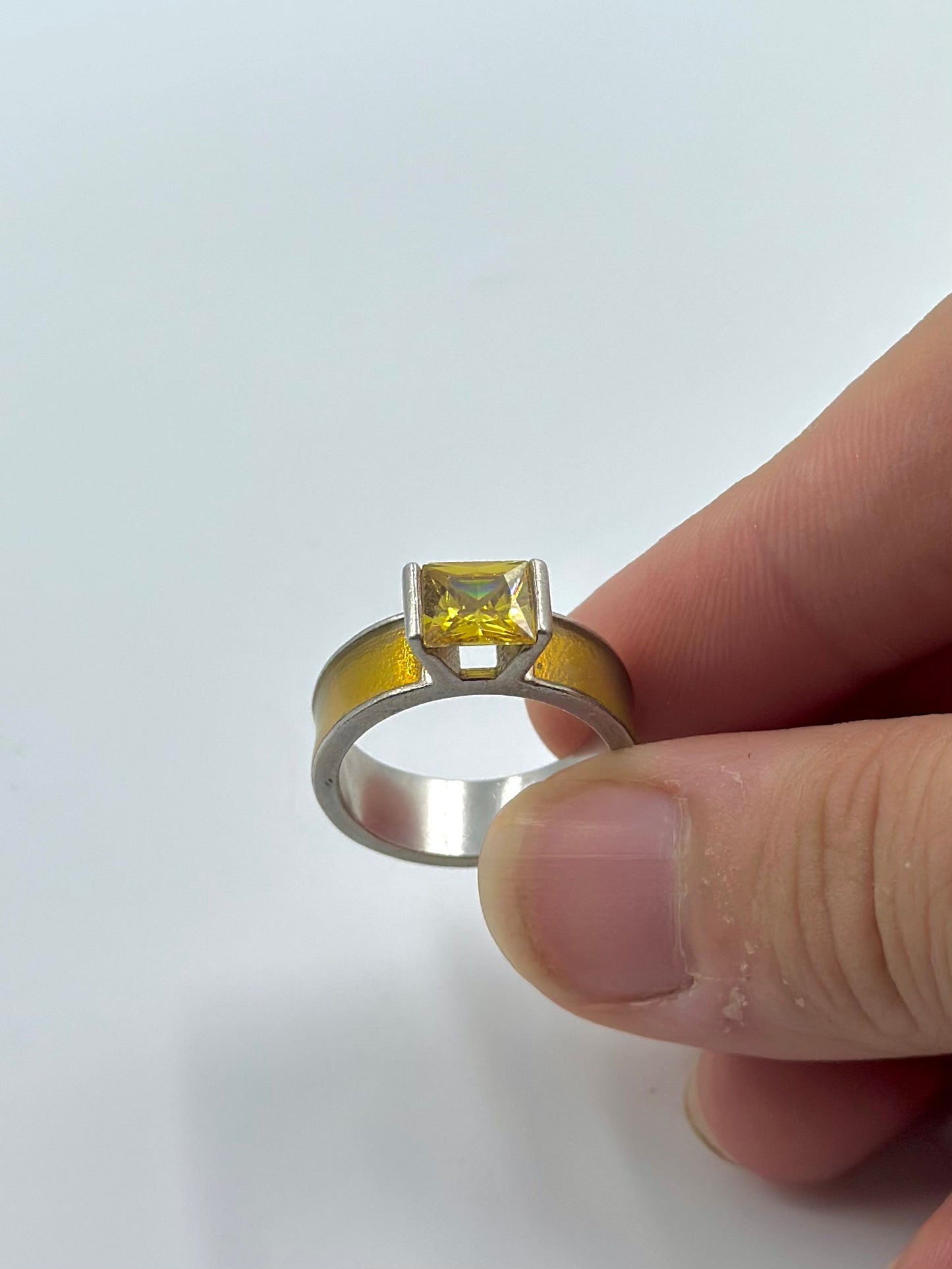 Stone studded sterling silver gemstone ring