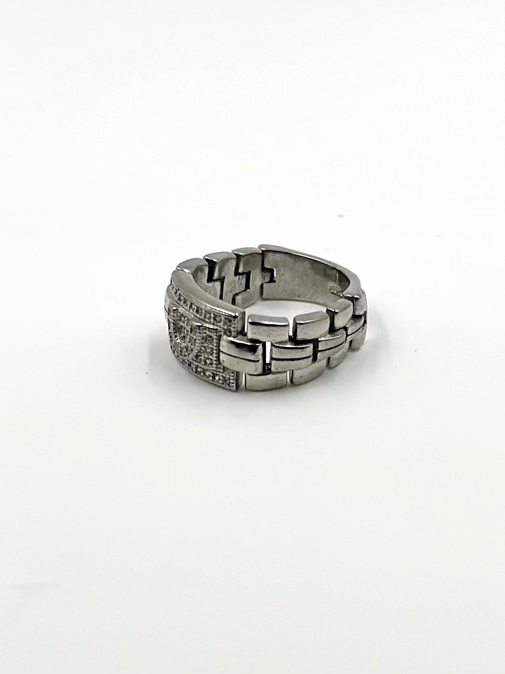 Zircon studded sterling silver cocktail ring