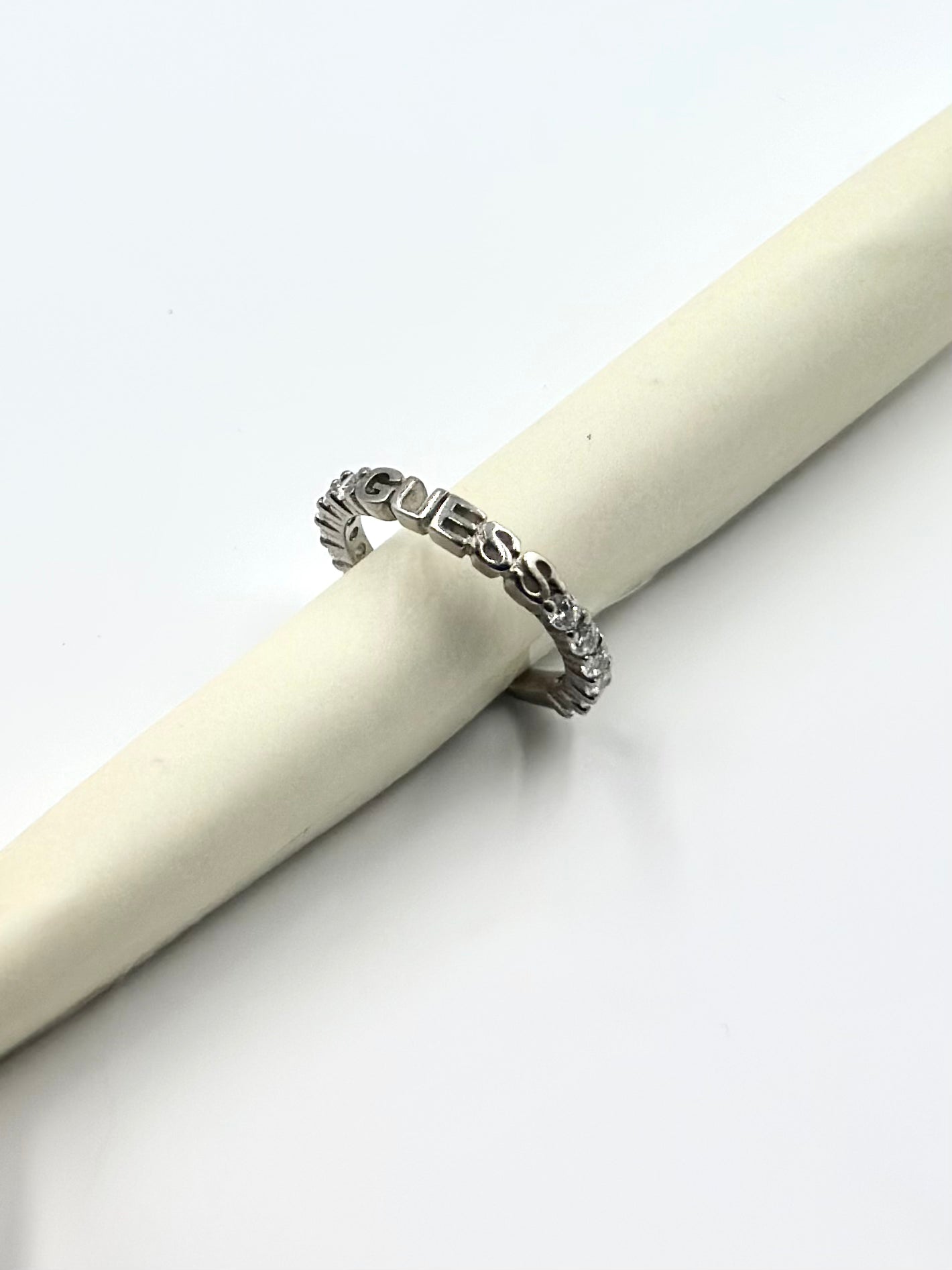 Zircon studded sterling silver band ring