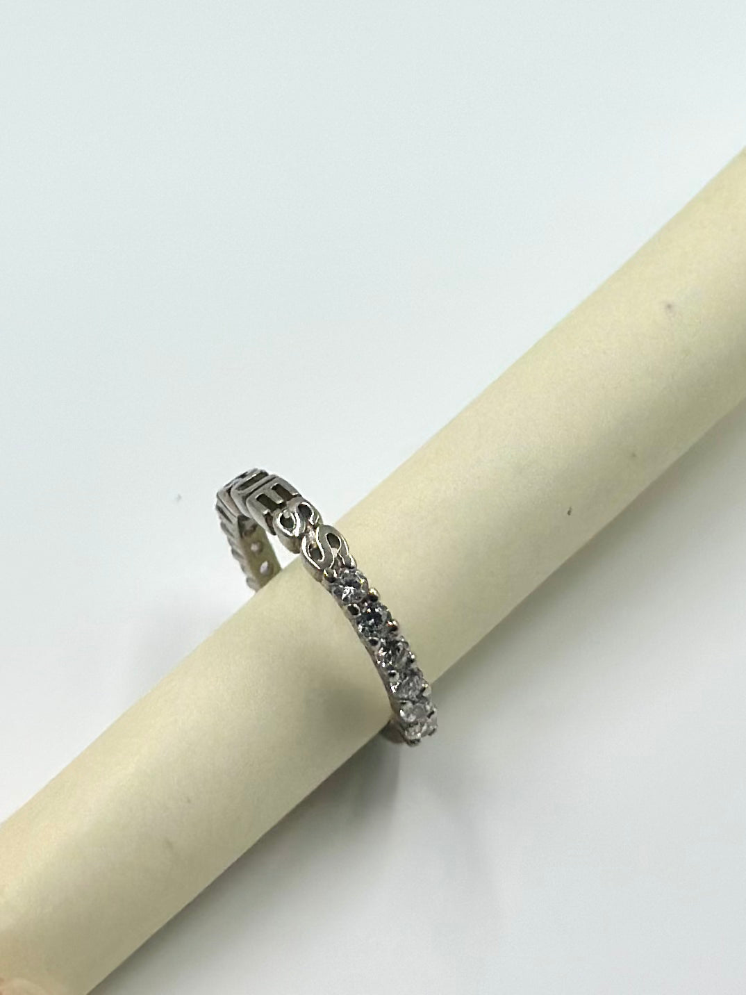 Zircon studded sterling silver band ring