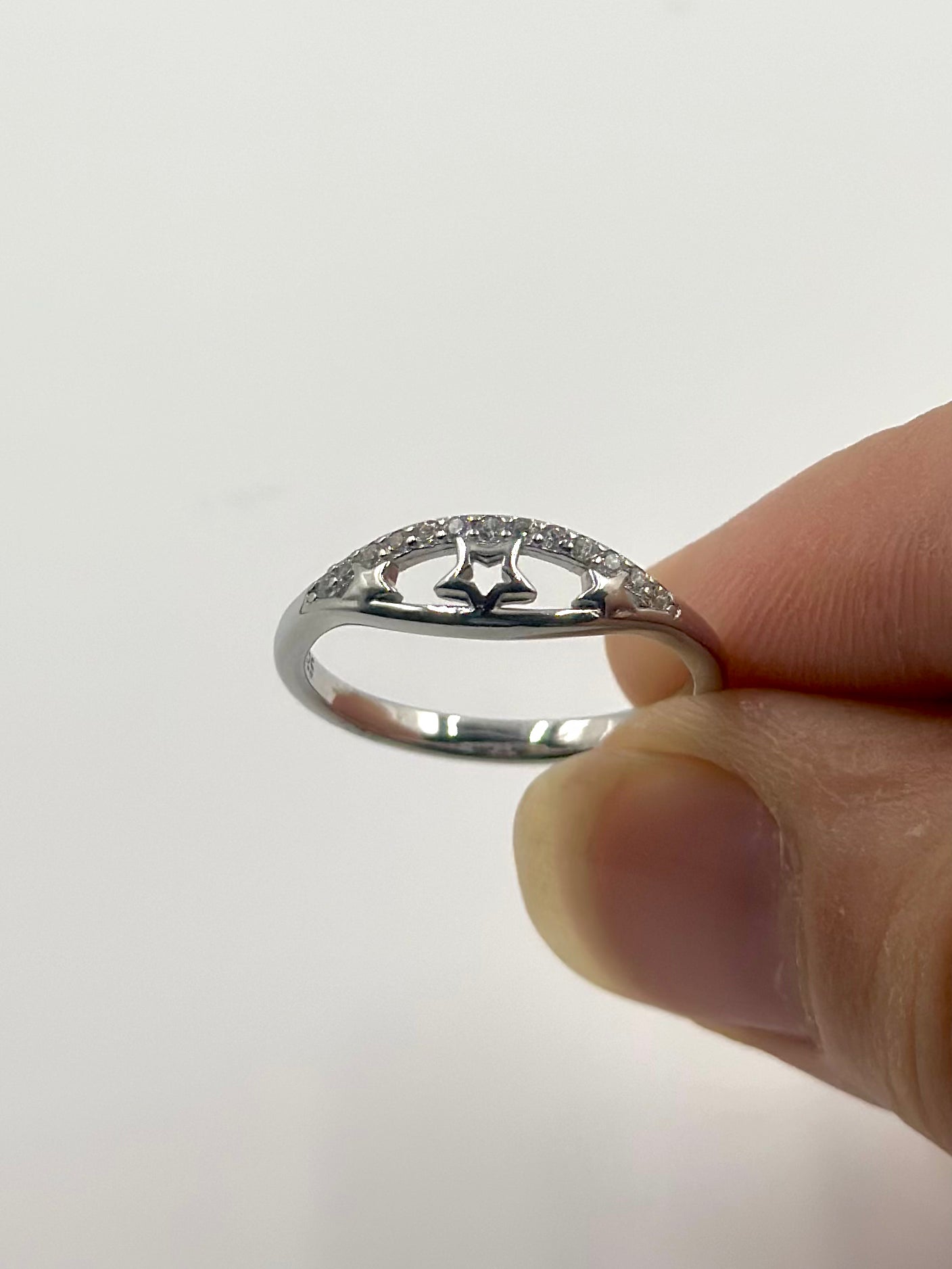 Zircon studded with star shapes sterling silver artisanal ring