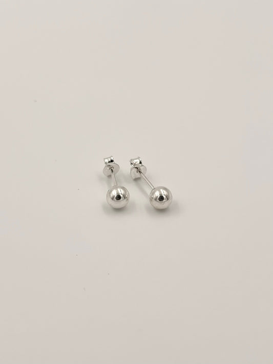 Basic, round, steerling silver studs