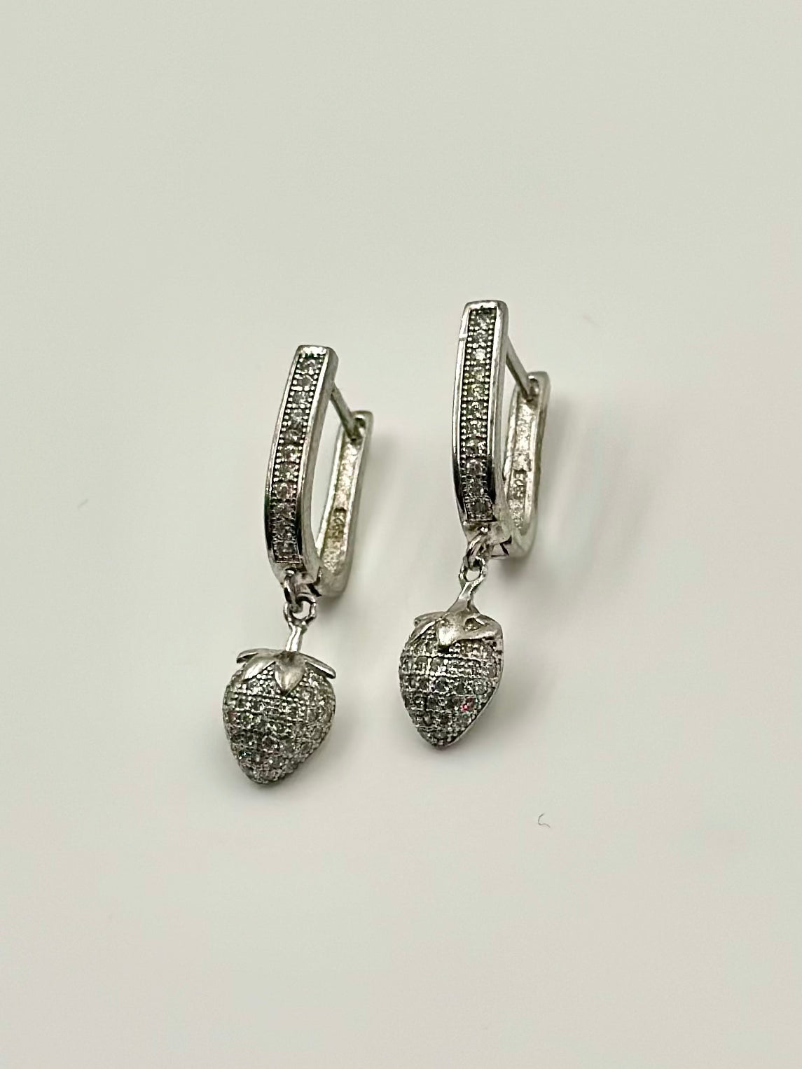 Hanging strawberry, sterling silver bali, studded with zircon