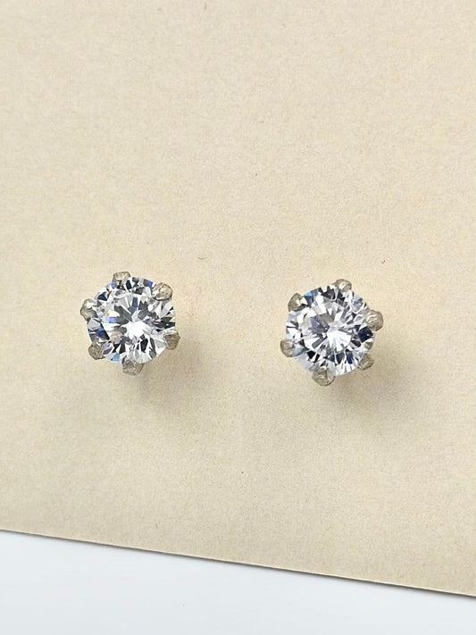 Zircon studded, solitaire style basic studs in sterling silver
