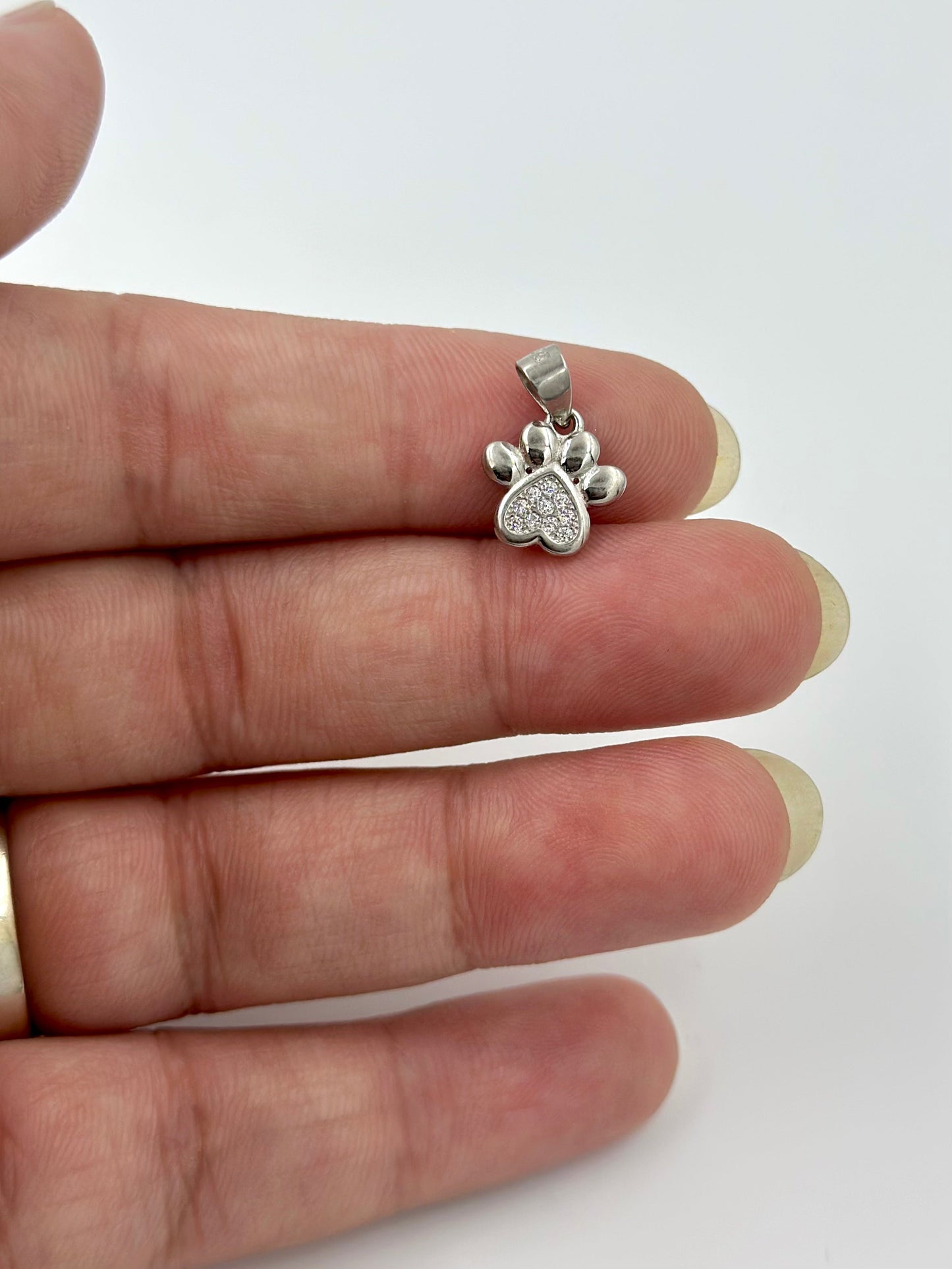 Zircon studded sterling silver pendant