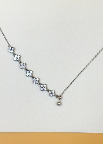 Zircon studded, flower shaped sterling silver pendant chain