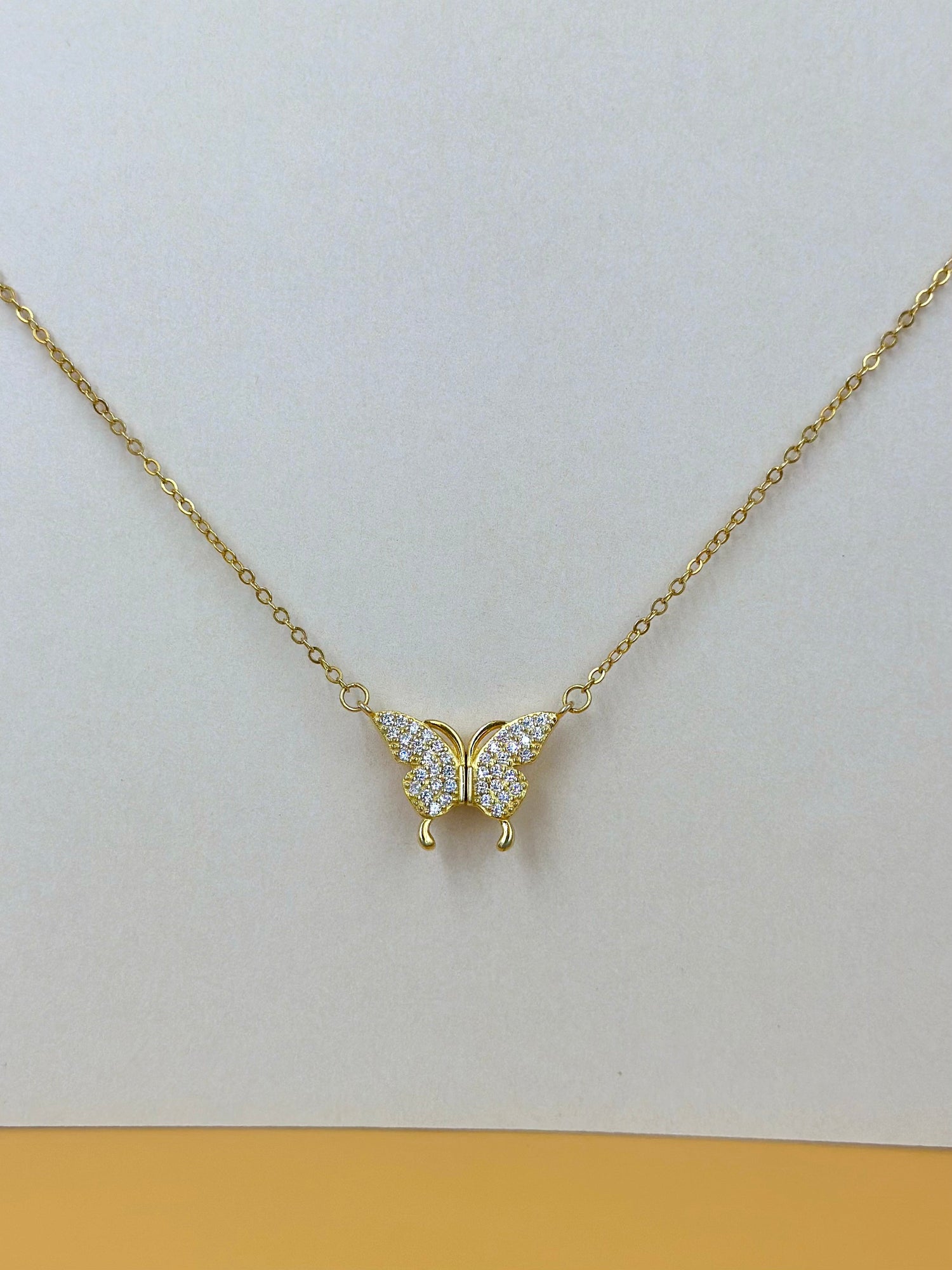 Zircon studded, butterfly shaped sterling silver pendant chain