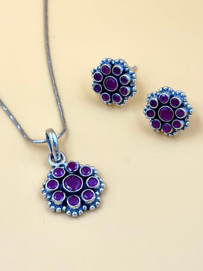 Flower shaped, oxidised sterling silver pendant set