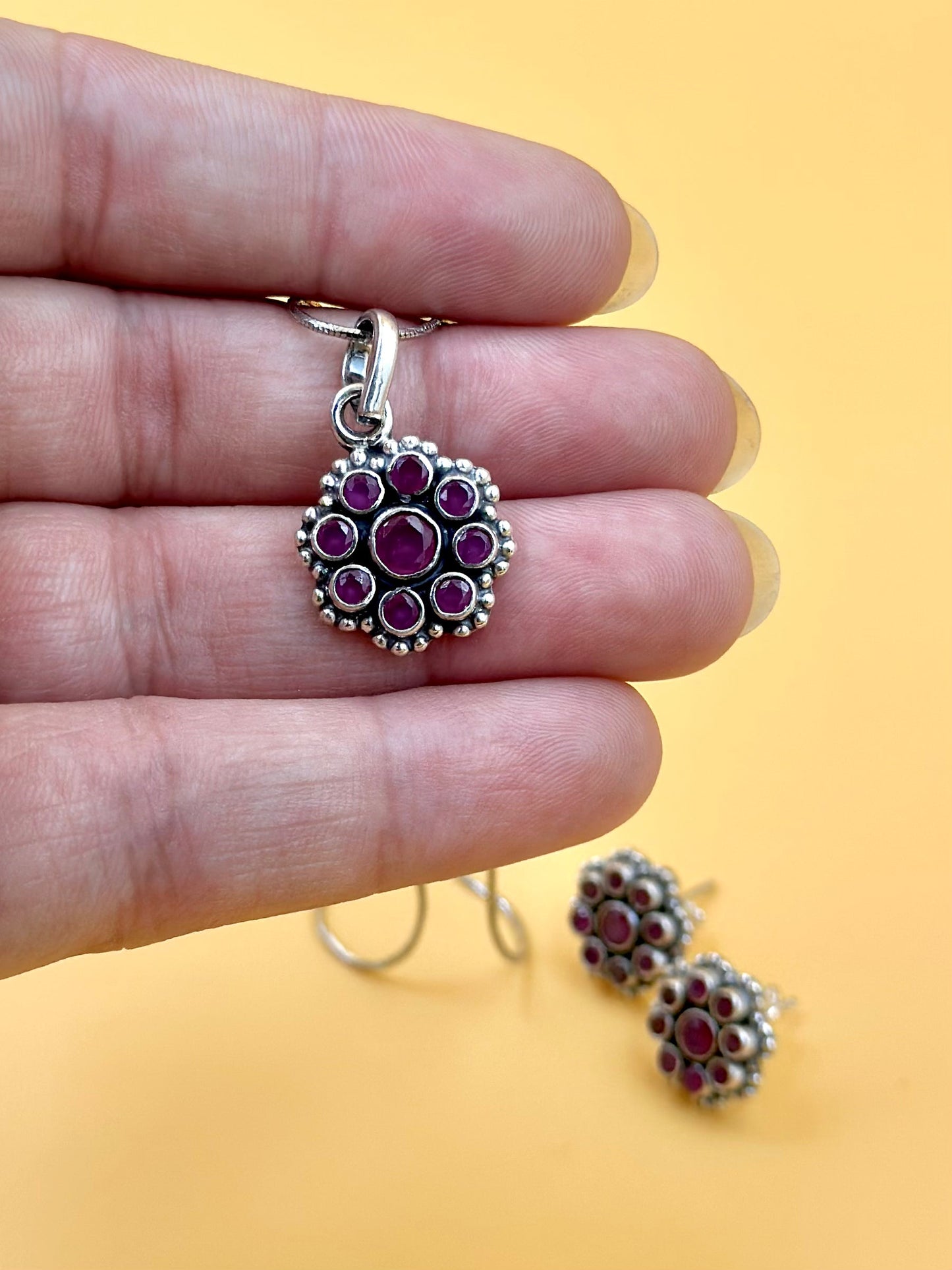 Flower shaped, oxidised sterling silver pendant set