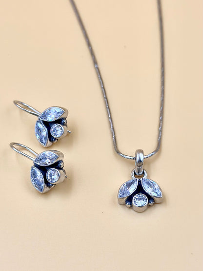 Zircon studded, leaf shaped sterling silver pendant set