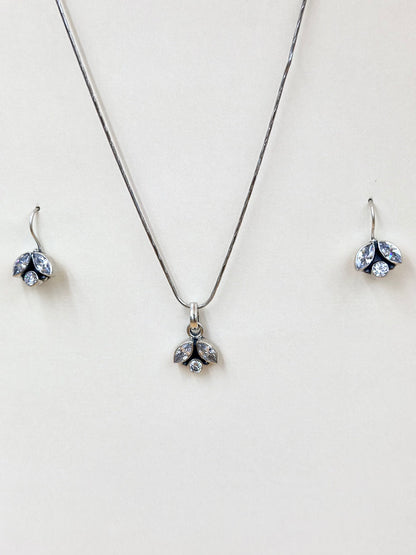 Zircon studded, leaf shaped sterling silver pendant set