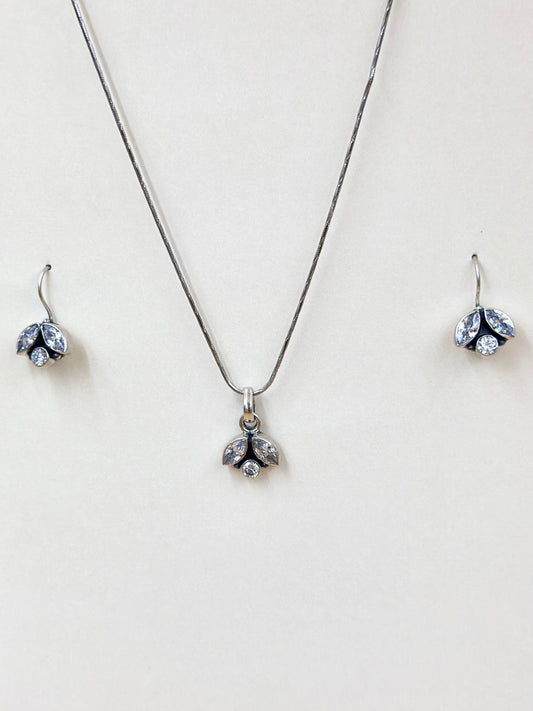 Zircon studded, leaf shaped sterling silver pendant set