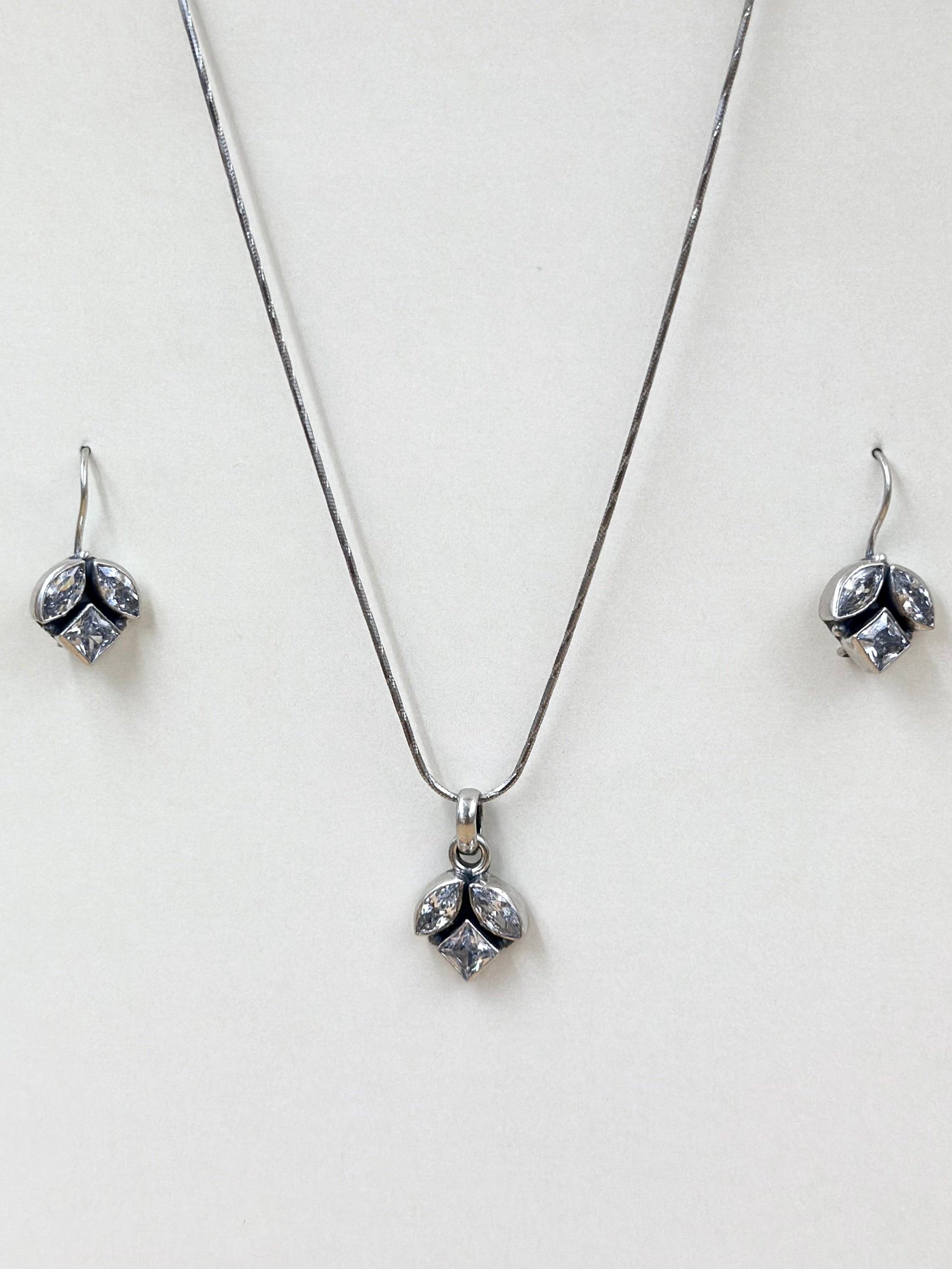 Zircon studded, leaf shaped sterling silver pendant set