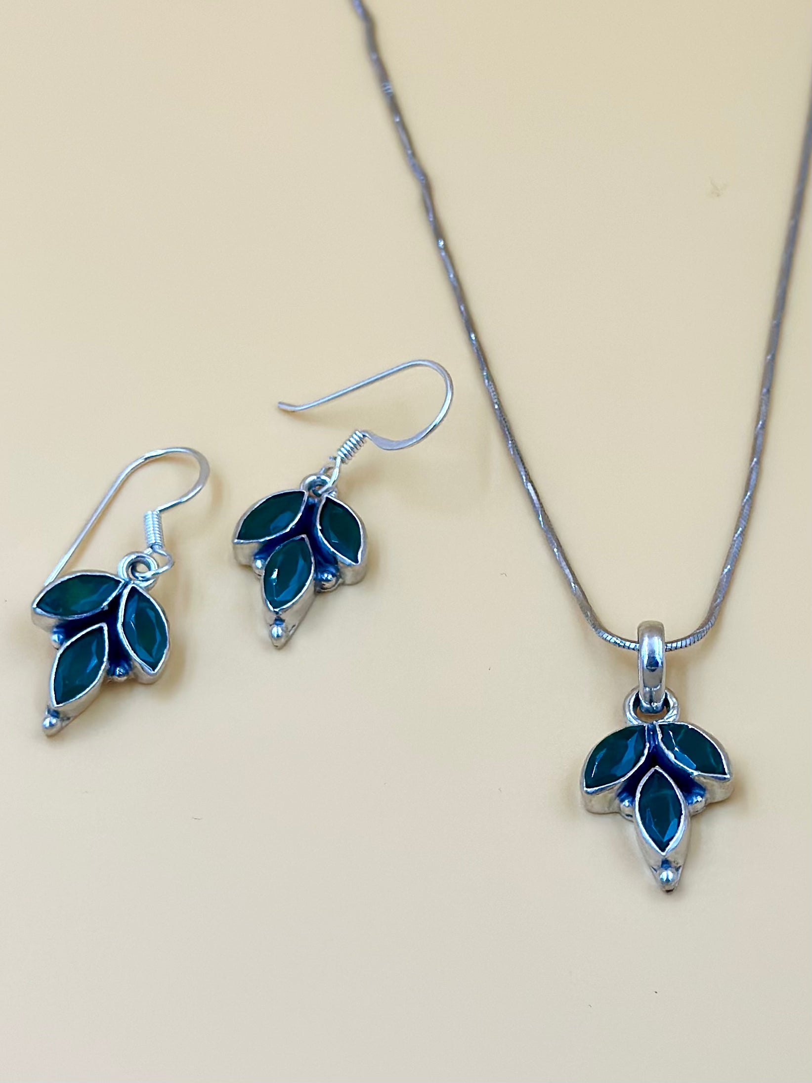Stone studded, leaf shaped sterling silver pendant set