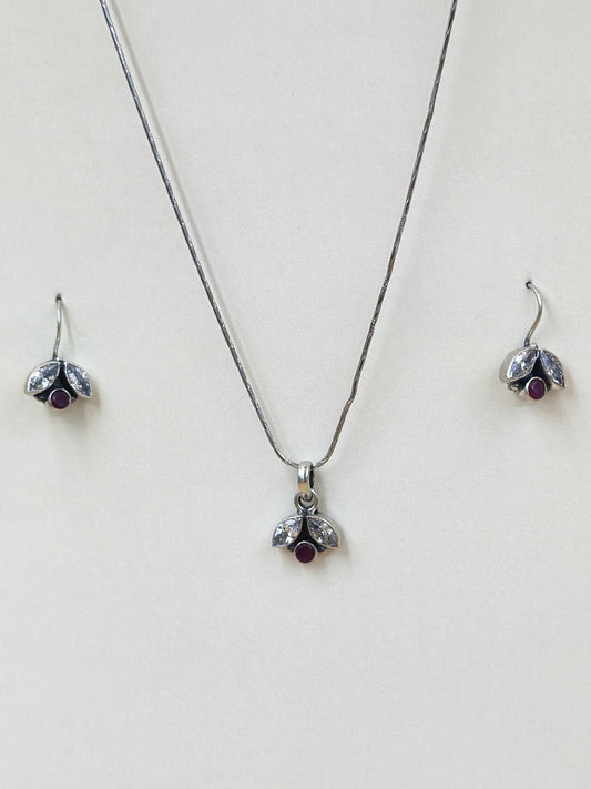 Zircon and stone studded, leaf shaped sterling silver pendant set