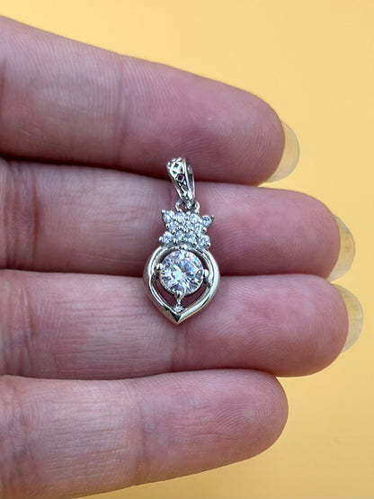 Zircon studded sterling silver pendant