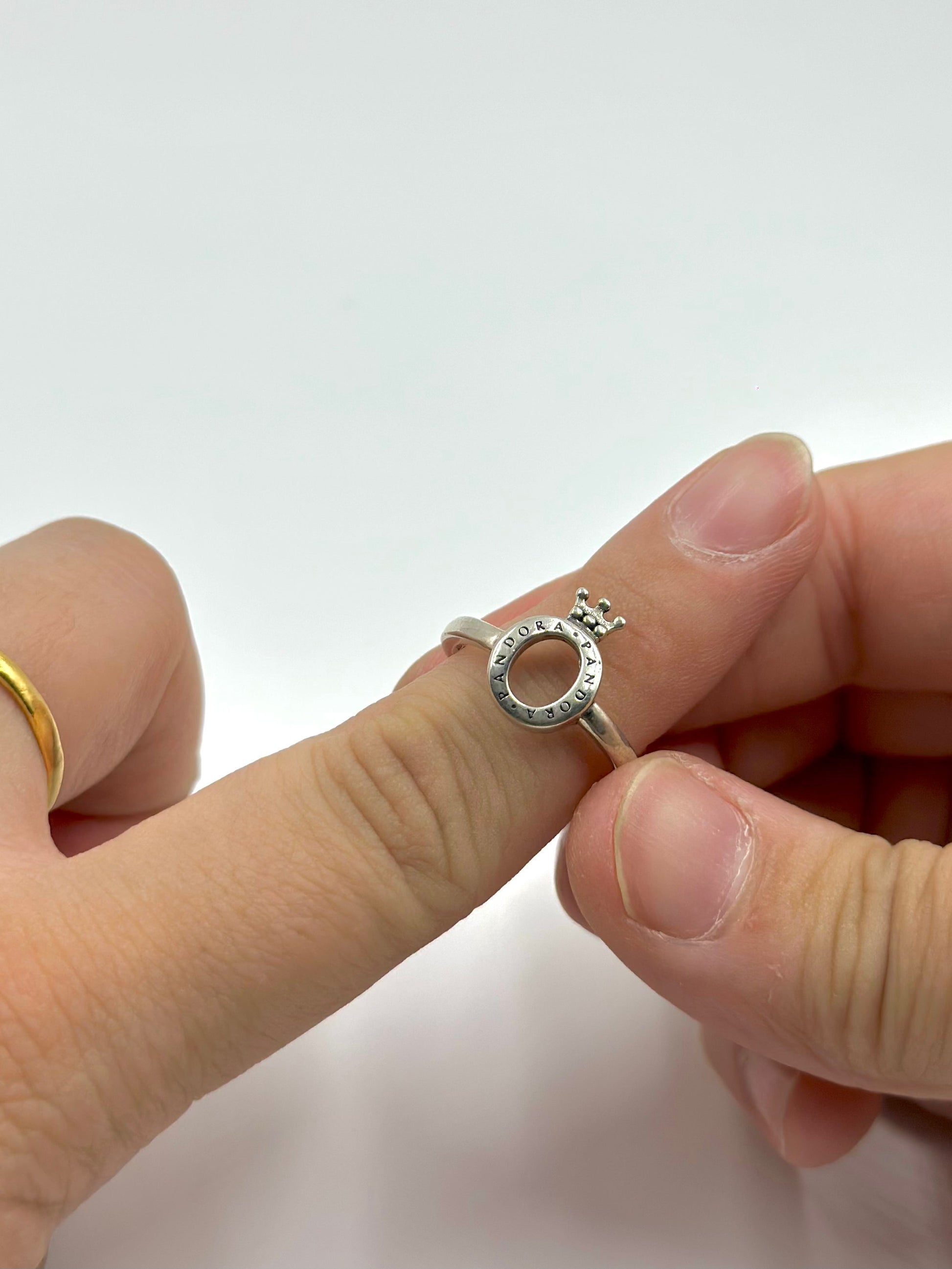 Crown-O shaped sterling silver artisanal ring