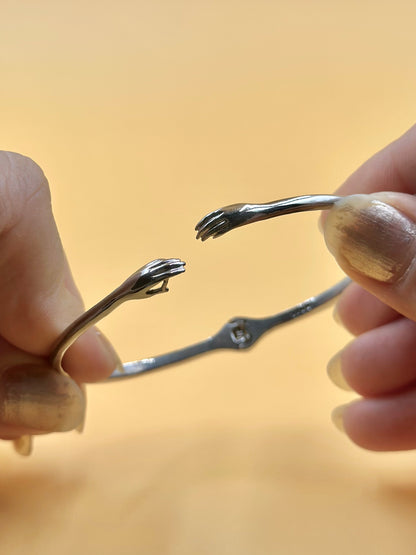 Hug design sterling silver cuff bracelet