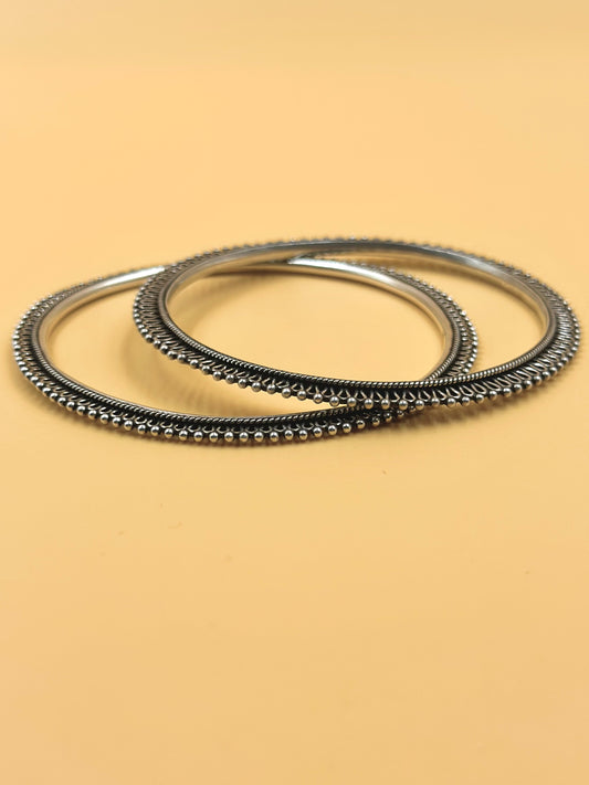 Nature inspired, fine detailing sterling silver bangle