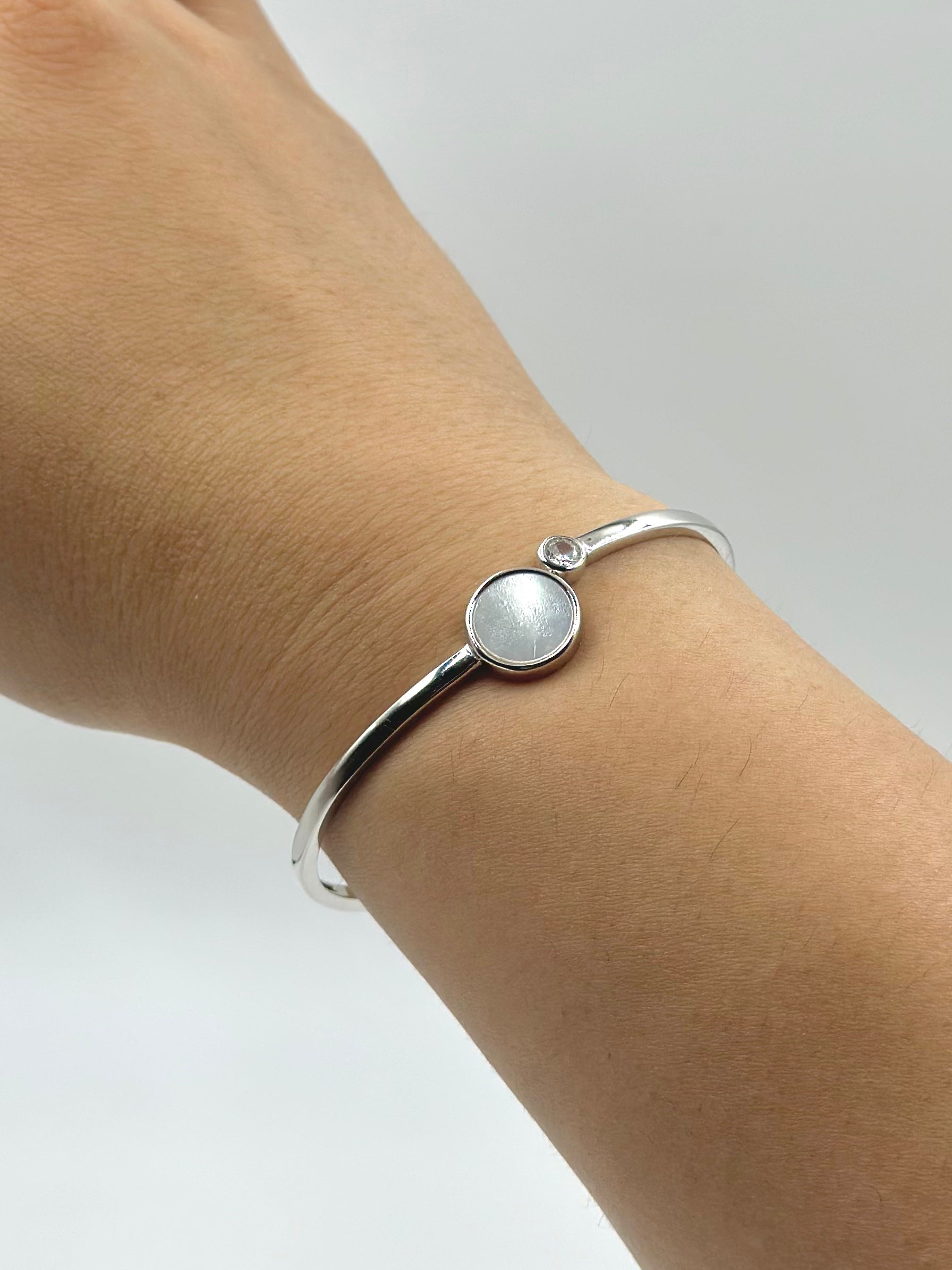 Circle shaped sterling silver cuff bracelet