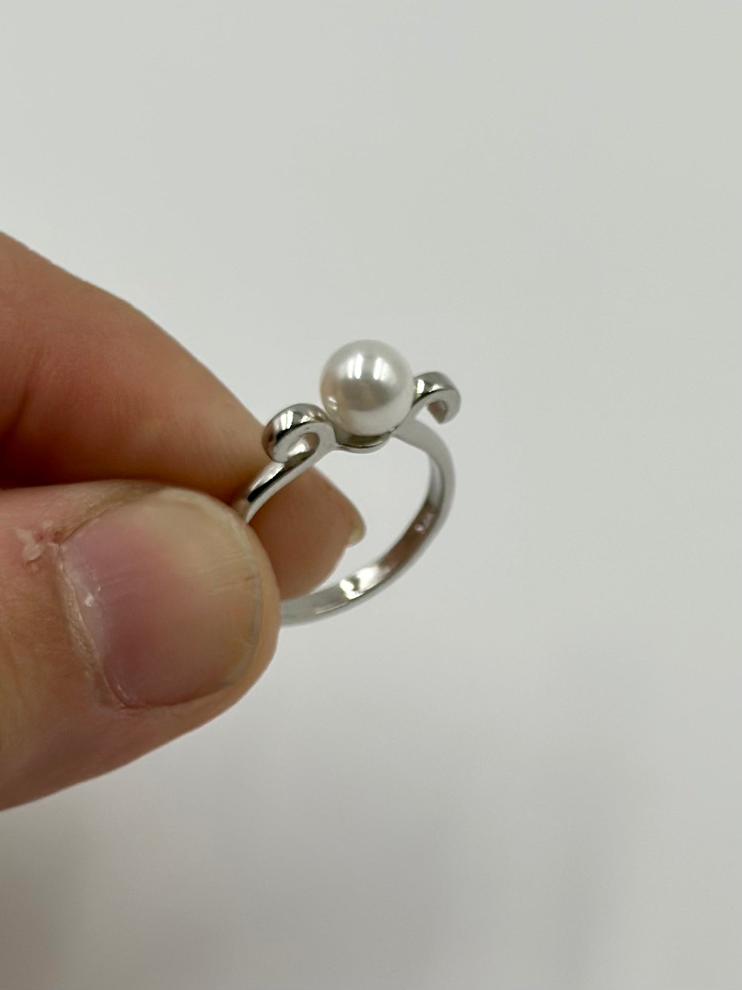 Pearl studded sterling silver gemstone ring