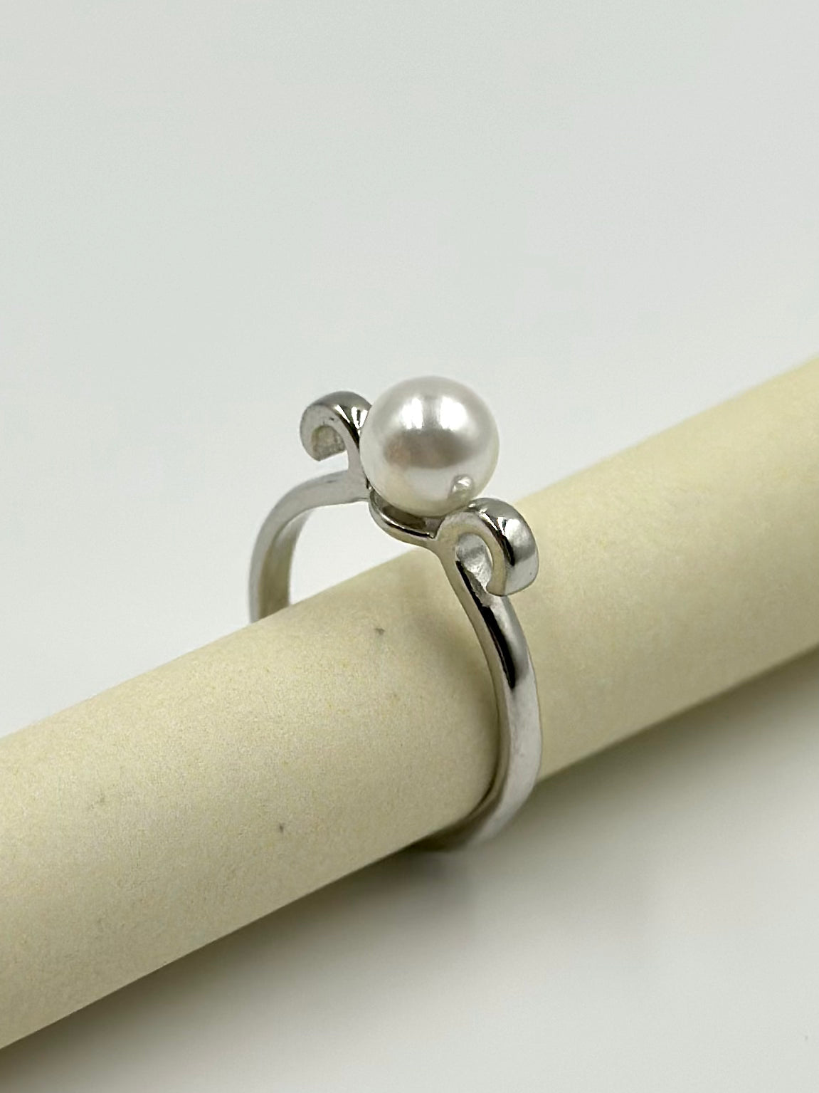 Pearl studded sterling silver gemstone ring