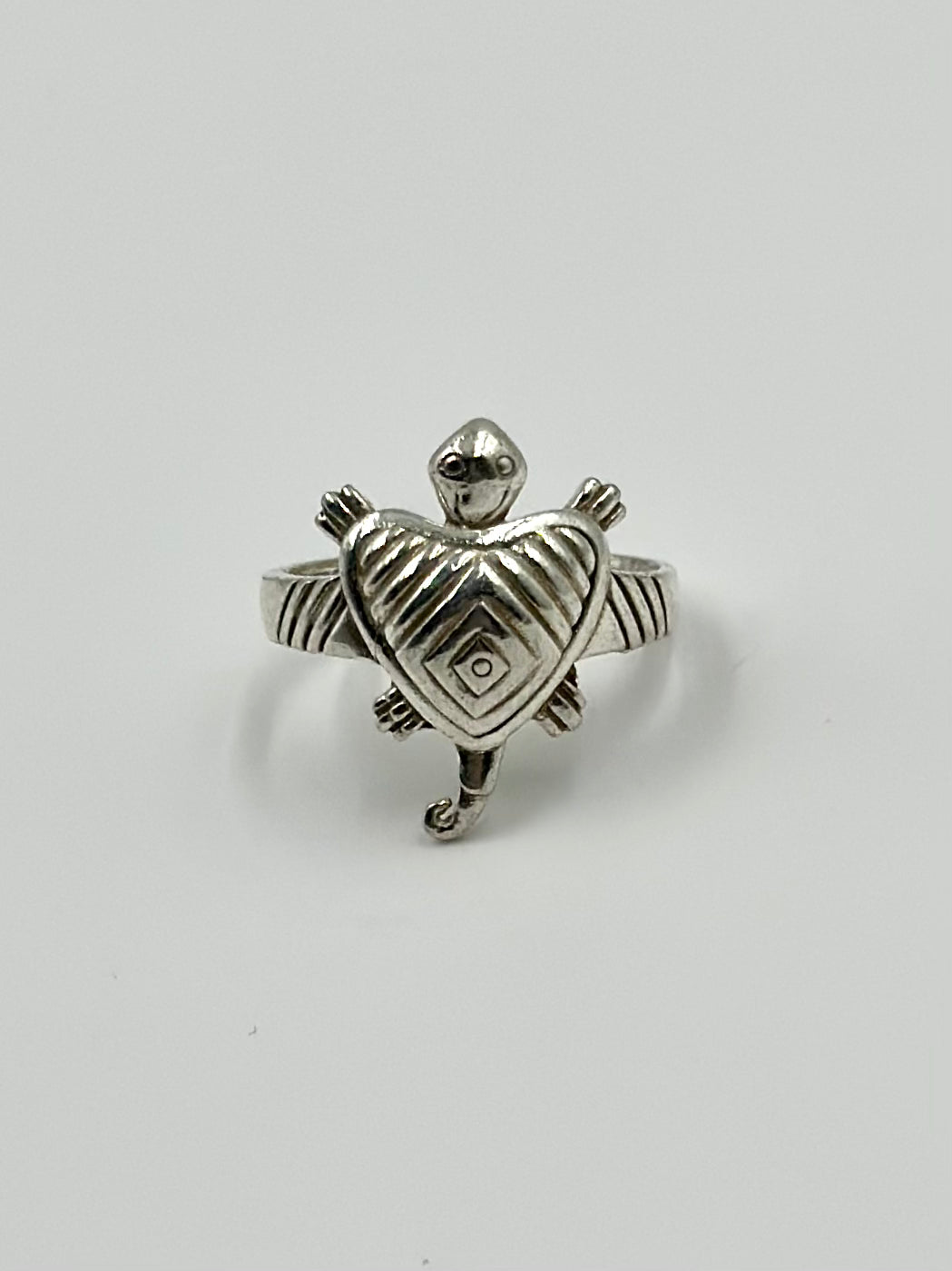 Turtle shaped sterling silver artisanal ring