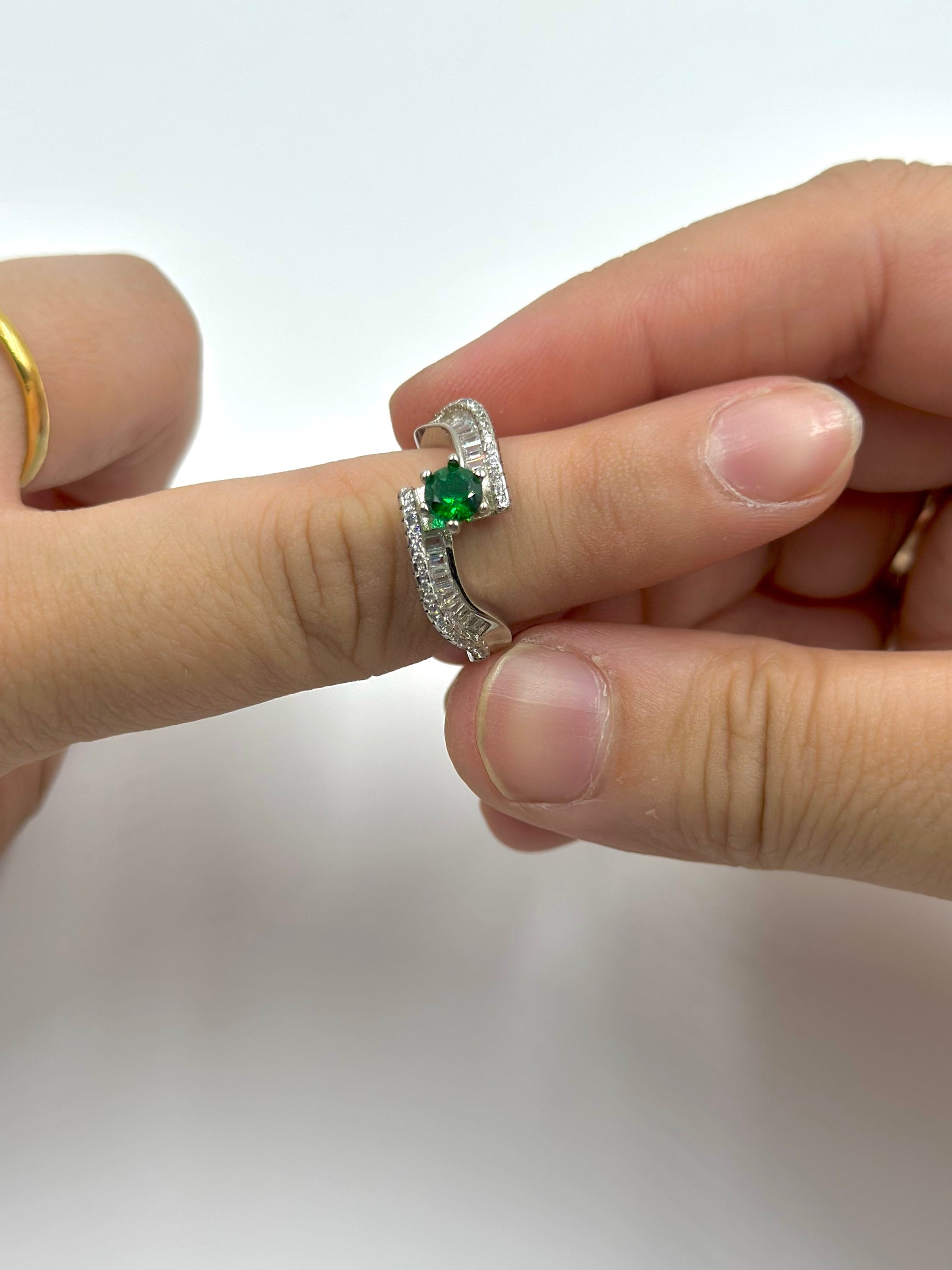 Zircon studded with a stone sterling silver cocktail ring