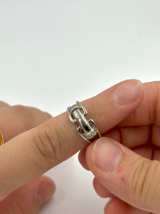 Zircon studded sterling silver band ring