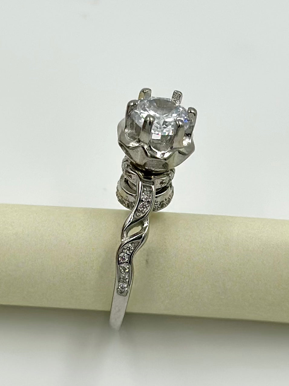 Zircon studded, flower shaped with spinner sterling silver cocktail ring