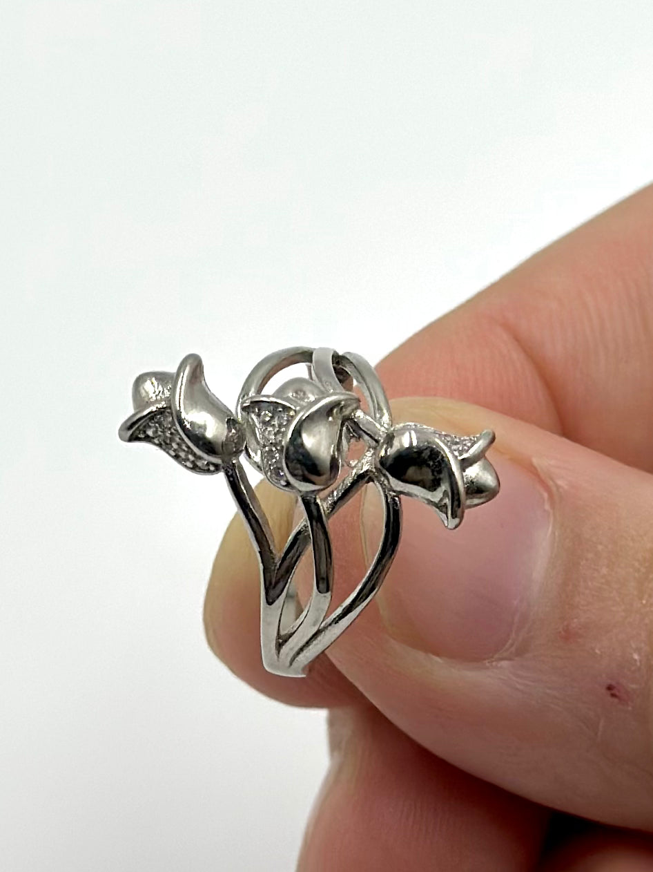 Zircon studded, flower shaped sterling silver cocktail ring