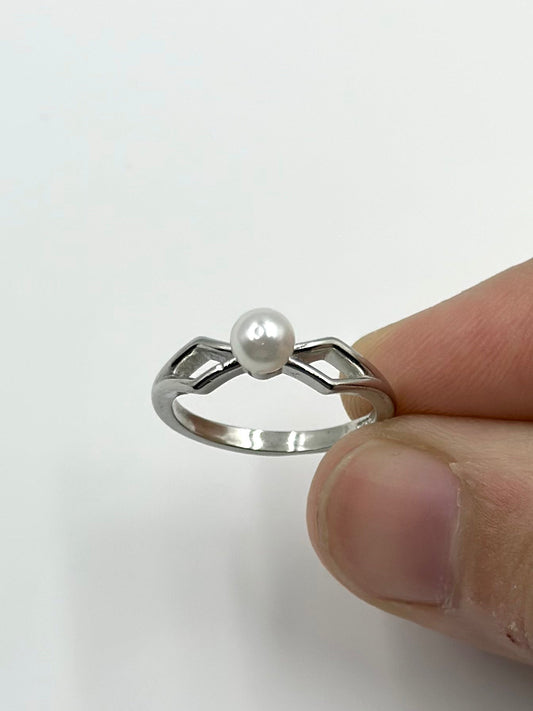 Pearl studded sterling silver gemstone ring