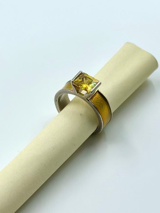 Stone studded sterling silver gemstone ring