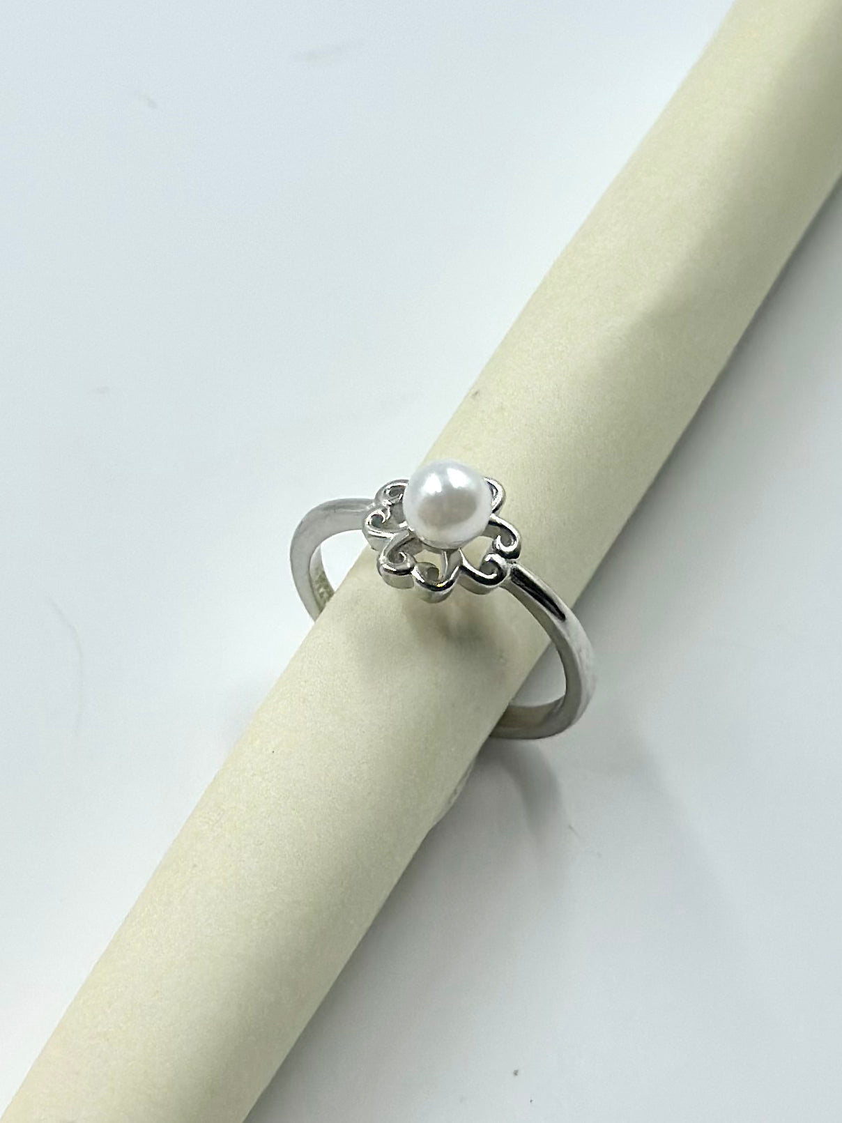 Pearl studded, flower shaped sterling silver gemstone ring