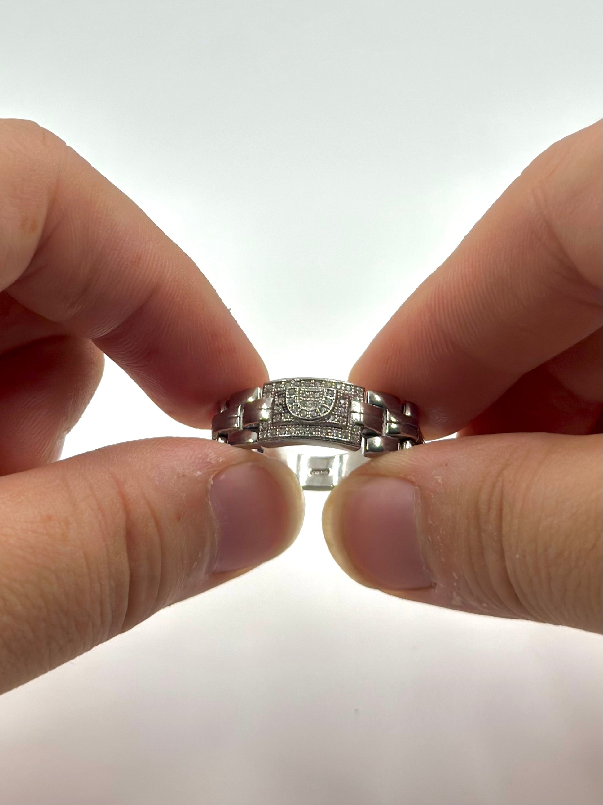 Zircon studded sterling silver cocktail ring