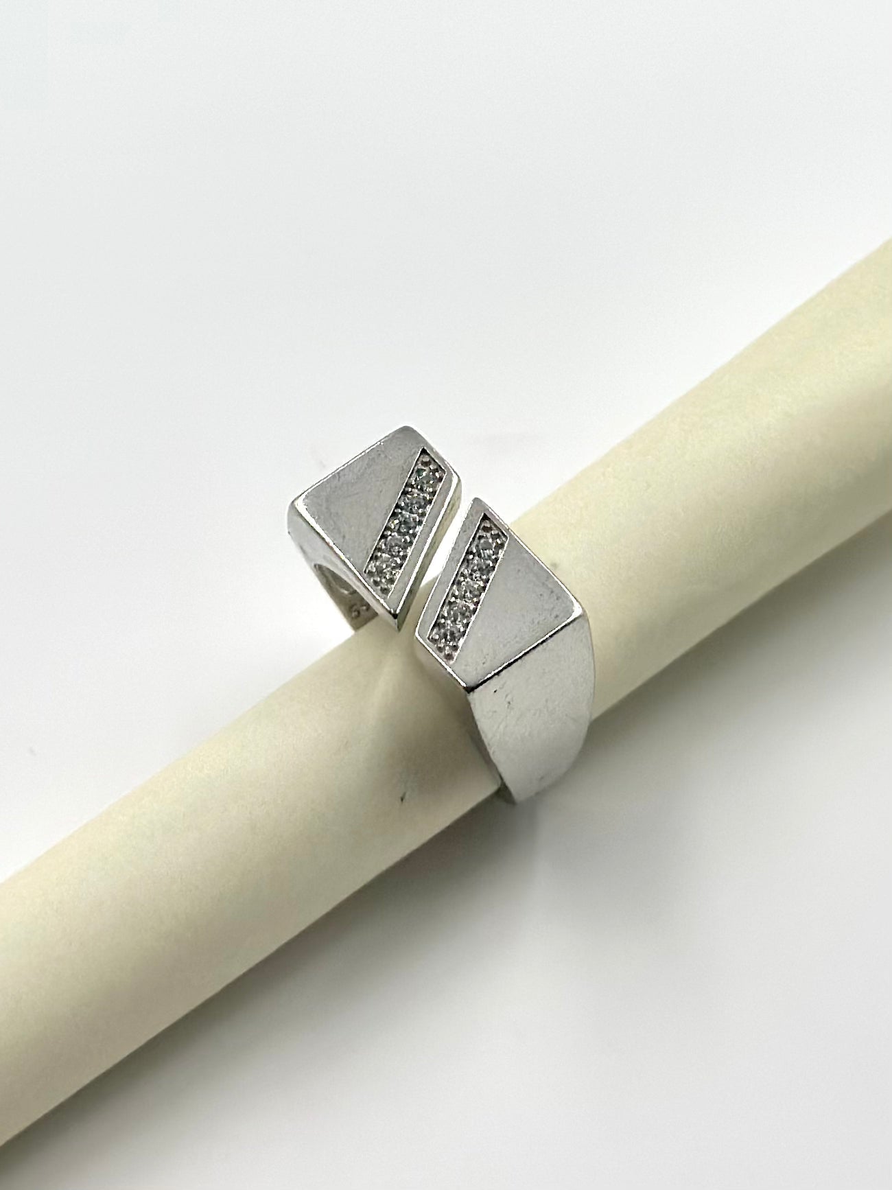 Zircon studded sterling silver cocktail ring