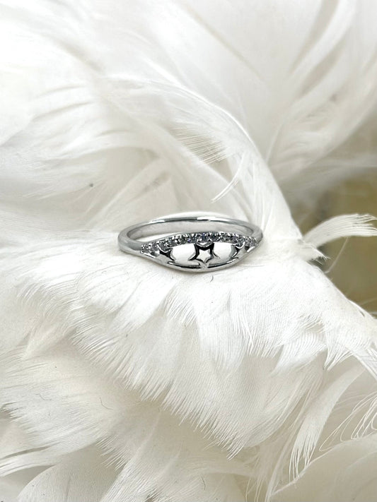 Zircon studded with star shapes sterling silver artisanal ring