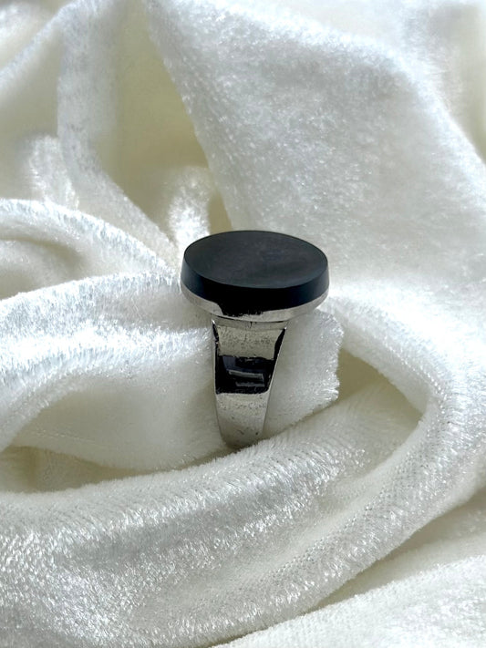 Round shaped sterling silver cocktail ring