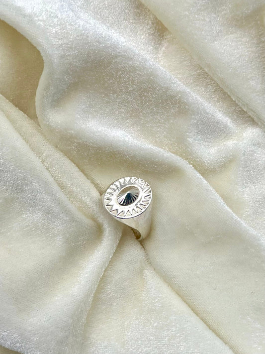 Round shaped sterling silver artisanal ring